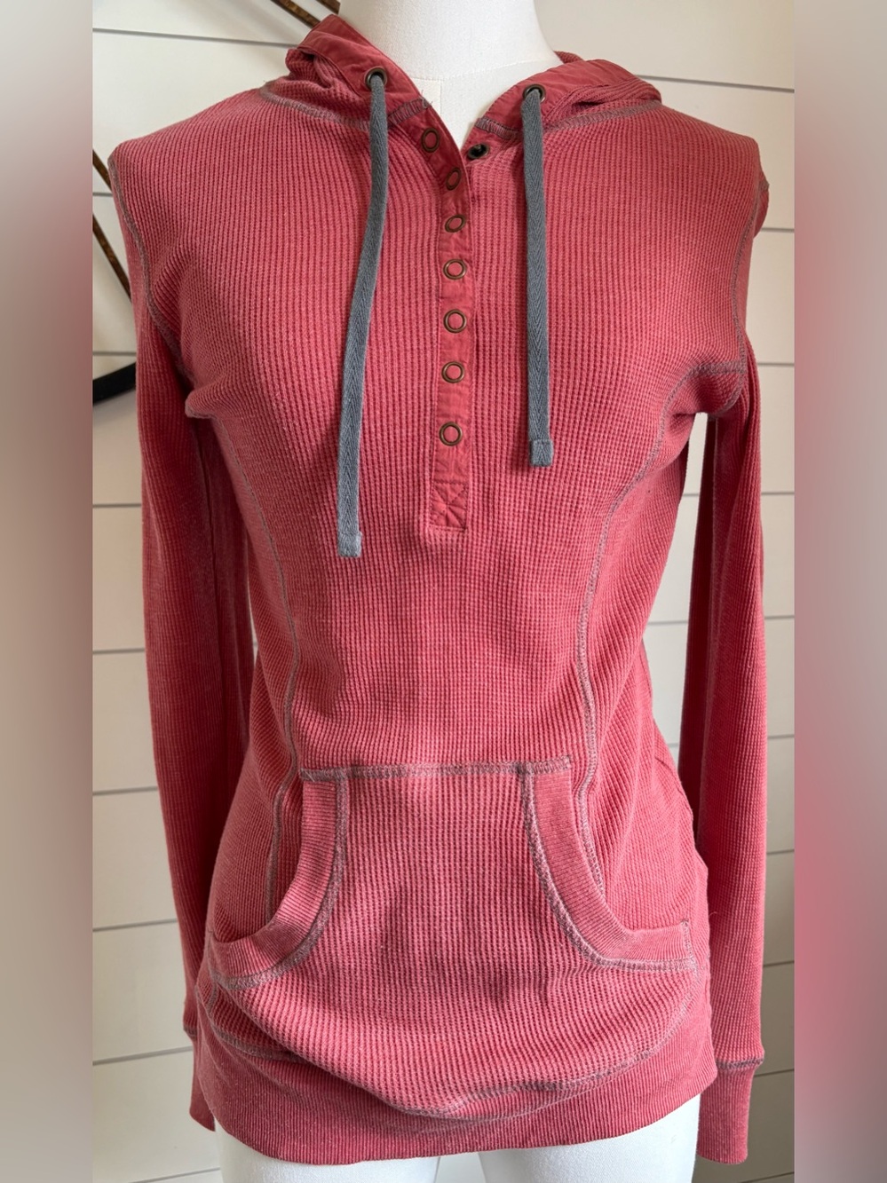 Aventura Washed Rose Hooded Waffle Henley Sweatshirt w Kangaroo Pocket & Slits M